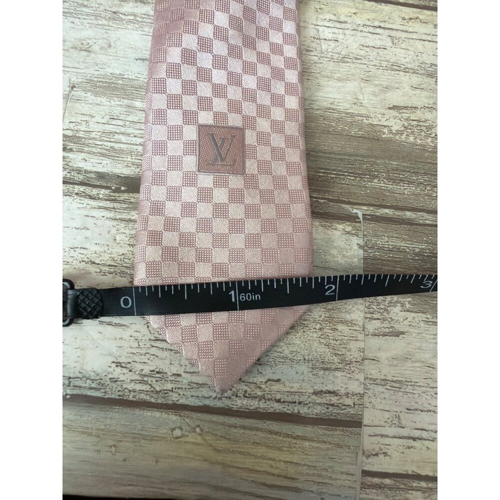 Louis Vuitton Damier 100% Silk Tie Pink LV Logo Silk Made Italy Used w/COA 59" - Picture 11 of 13